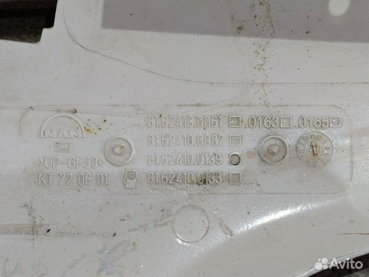 81624100061 Накладка лобового стекла левая