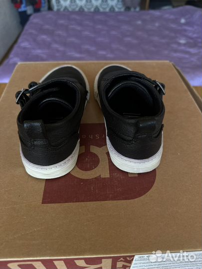 Кроссовки детские
