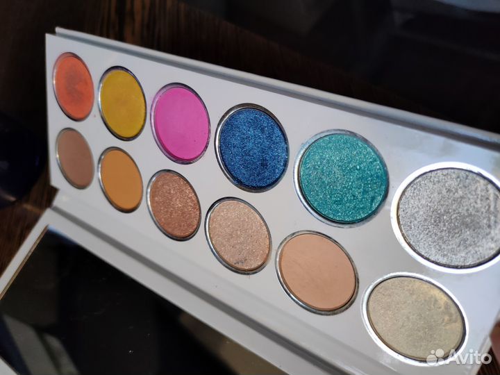 Тени Kylie Jenner