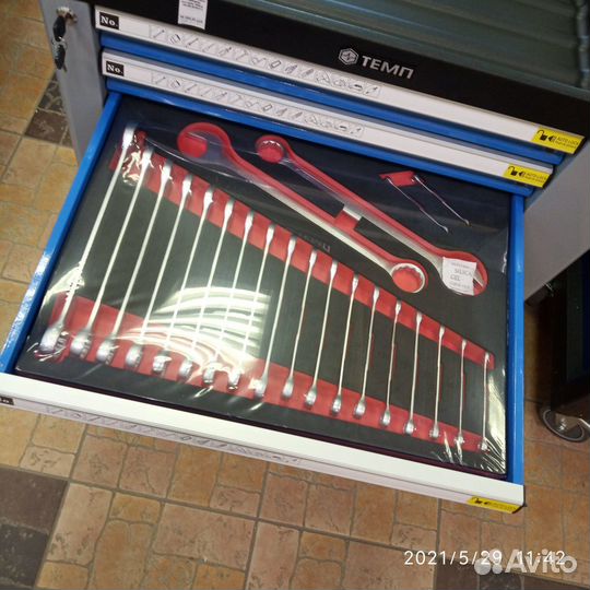 Инструментальные тележки с ложементами и без