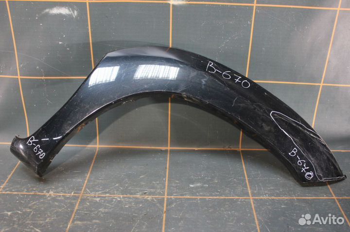 Накладка крыла правого - Toyota Hilux 7