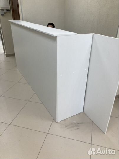 Стол-ресепшн стойка для ремонта телефонов с дверью