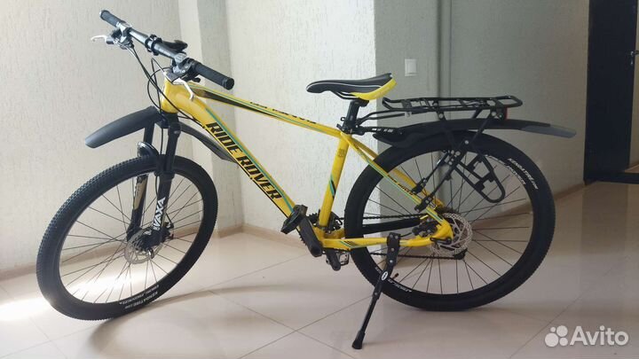 Классный горный велосипед с велорюкзаком