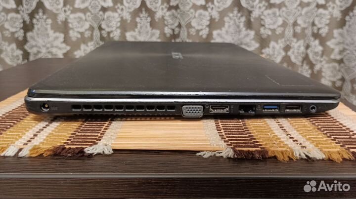 Ноутбук asus x550v