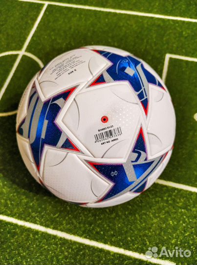 Футбольный мяч Adidas Champions League 2024