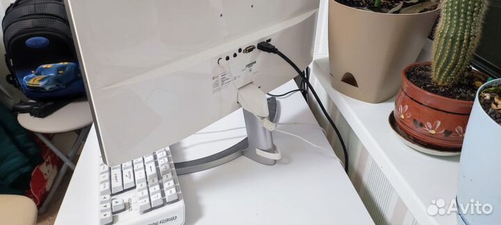 Монитор LG 24MP88HV-S белый