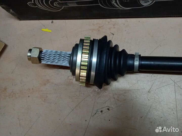 Привод колеса в сборе правый Калина(17579)