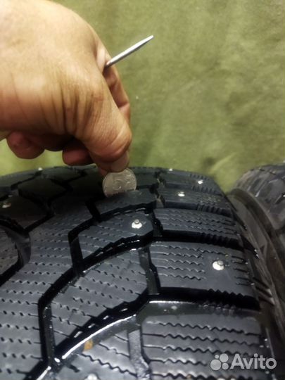Bridgestone Blizzak Spike-01 235/60 R17