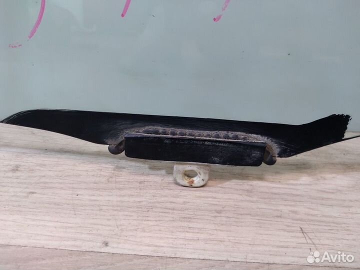 Стекло двери переднее левое Nissan Maxima A32 VQ20