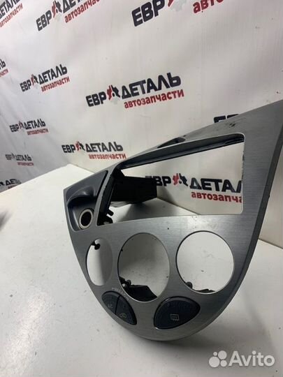 Рамка магнитолы Ford Focus 1 хетчбек 2 2002