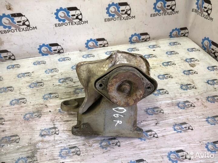 Опора двигателя передняя правая Audi A4 B5 седан