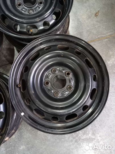 Оригинальные штампованные диски Mazda R16