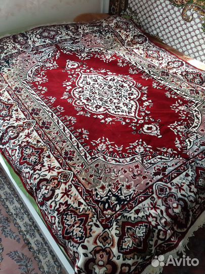 Ковровые покрывала на диван и кресла