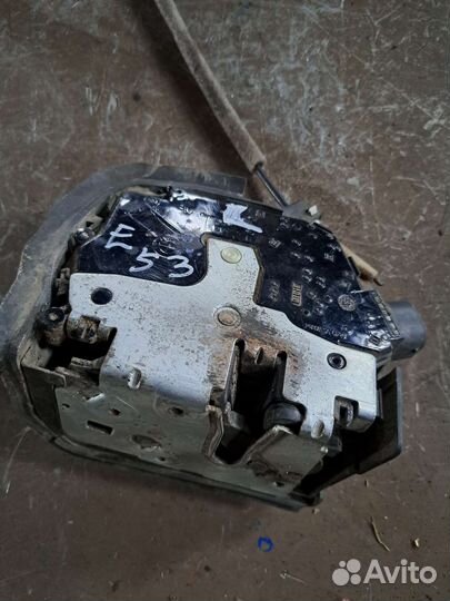 Замок двери задний левый BMW E53