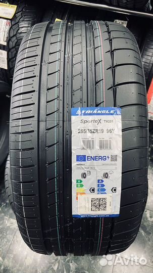 Triangle Sports TH201 255/35 R19 96Y