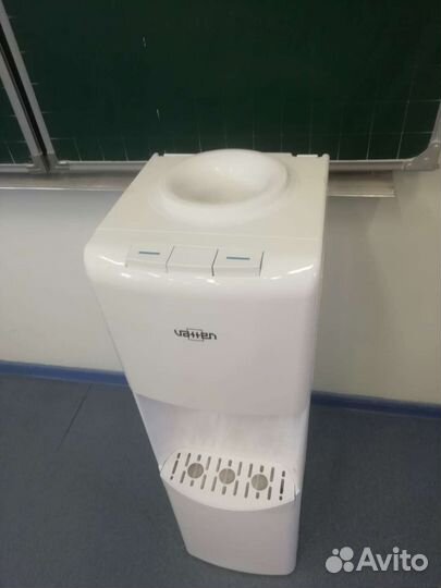 Куллер для воды напольный