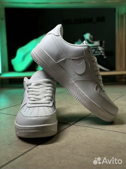 Кроссовки новые