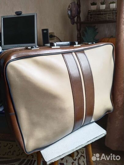 Ретро чемодан