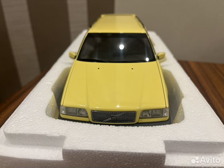 AutoArt 1/18 Volvo 850 T-5R Estate