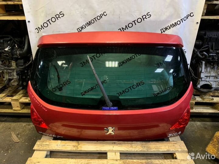 Крышка багажника Peugeot 3008 красная