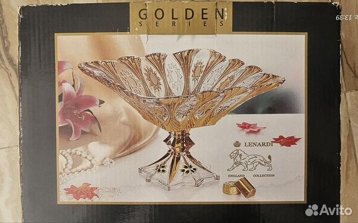 Ваза для фруктов и конфет на ножке