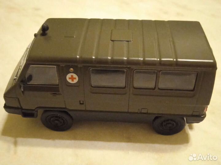 Модель автомобиля УАЗ 3972 м1/43