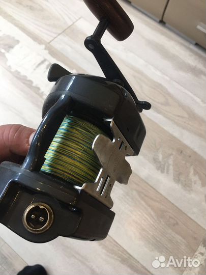 Катушка с удочкай для морской рыбалки