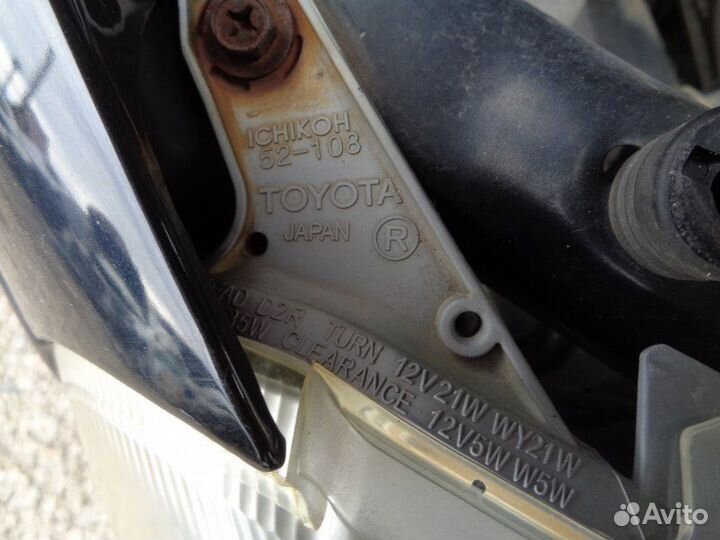 Фара правая Toyota Vitz NCP13 1NZ-FE 2004/10