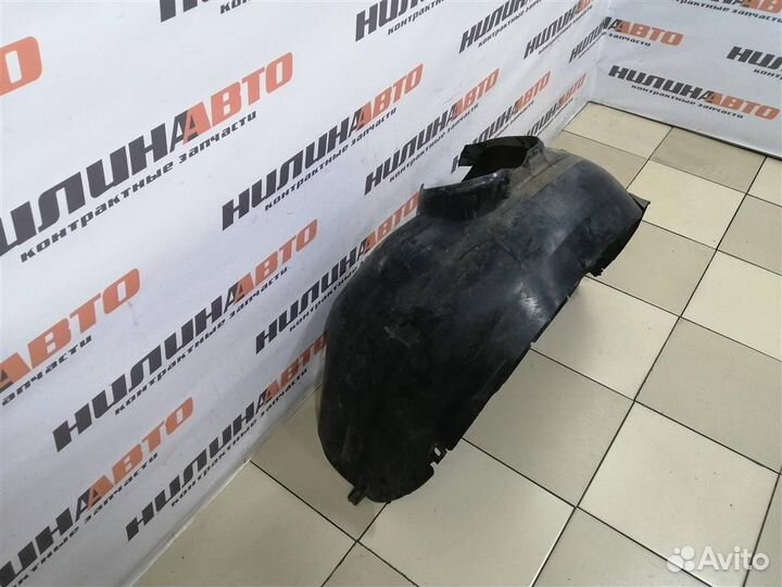 Подкрылок передний правый Форд Фокус 2