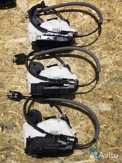 Замок задней правой двери Golf 6