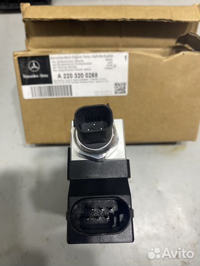 Блок клапанов пневмоподвески mercedes w220