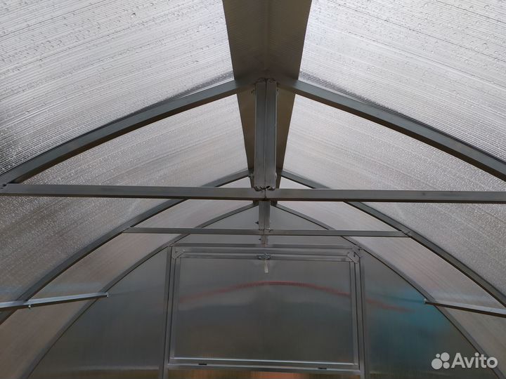 Теплица Капелькой