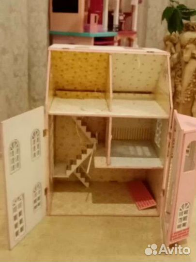 Кукольный домик с мебелью