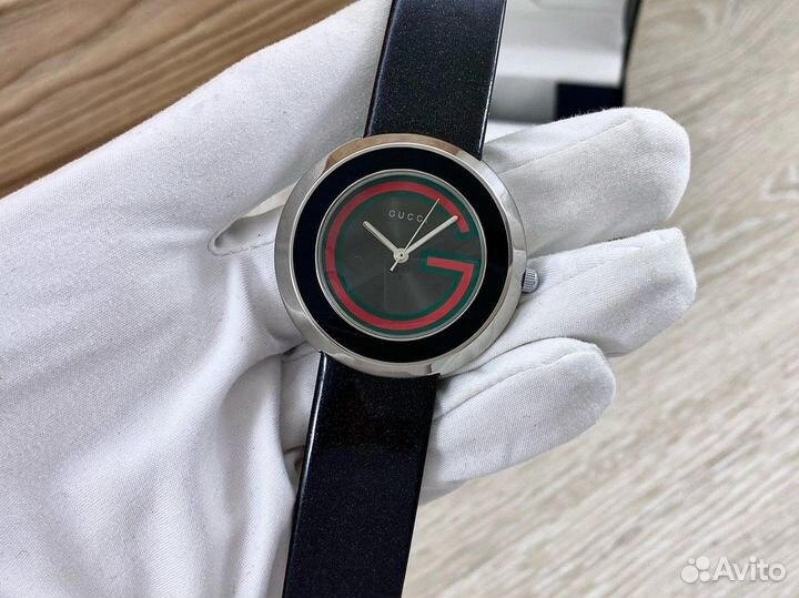 Женские часы Gucci