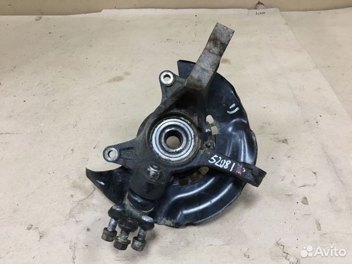 Кулак передний правый Toyota Estima ACR40