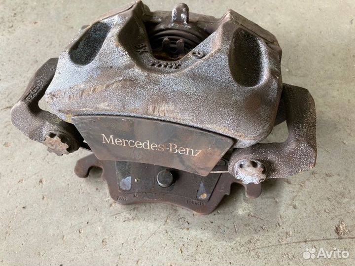 Суппорт передний левый Mercedes-Benz E-Class C207