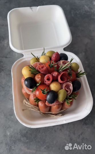 Мясной бенто торт