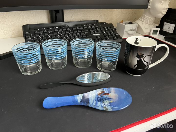 Набор стаканов, кружка, ложка, зеркало