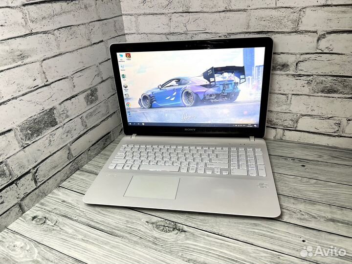 Игровой ноутбук с сабвуфером