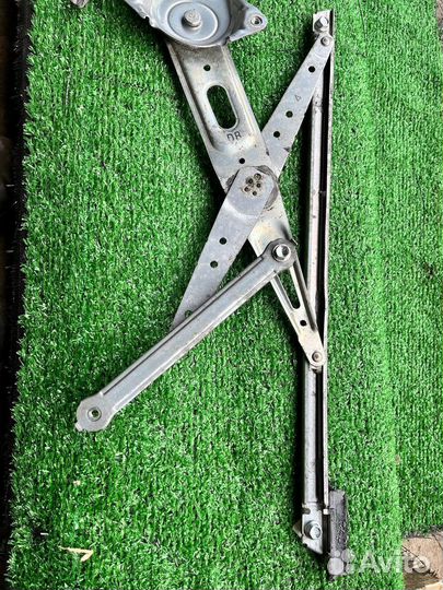 Стеклоподьемник передний L Rav4 xa40 xa45