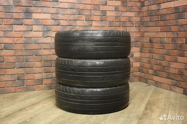 Yokohama Advan Fleva V701 235/55 R18