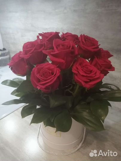 Композиция из роз в коробке