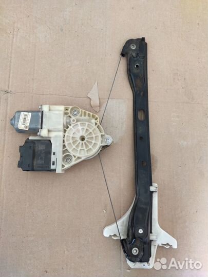 Стеклоподъемник левой задней двери Passat B6