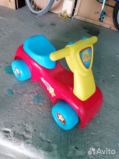 Машинка каталка для малышей