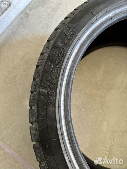 Tigar Winter 1 205/45 R17