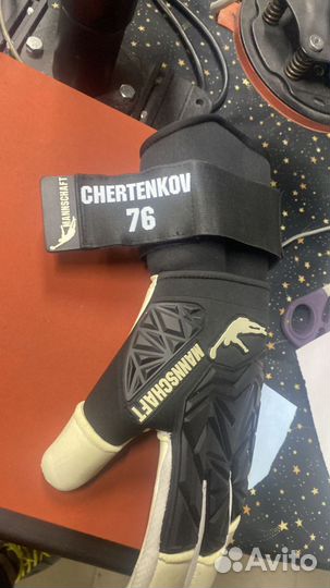 Персонализация футбольных вратарских перчаток