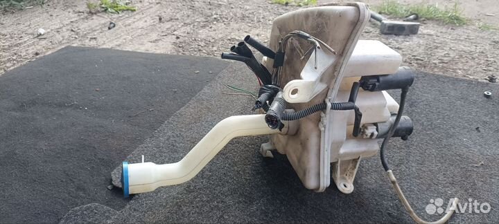Бачок омывателя Toyota Auris E150
