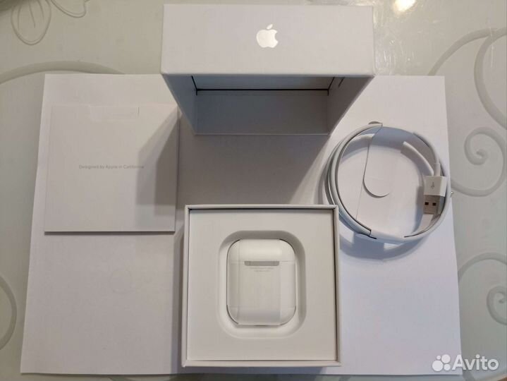 Наушники AirPods