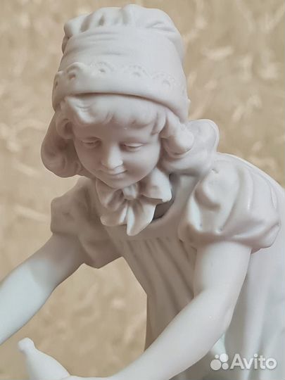 Редкая фигурка девочки с коляской (Германия)