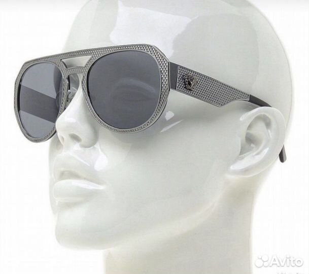 Солнцезащитные очки Versace, новые